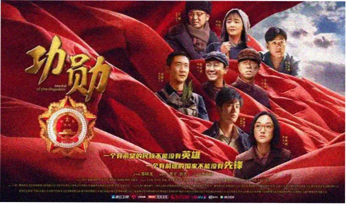 分镜手稿铺满长桌的拍摄现场